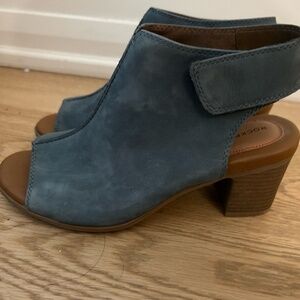 ROCKPORT / Blue sandal / Size 7.5 / NWOT